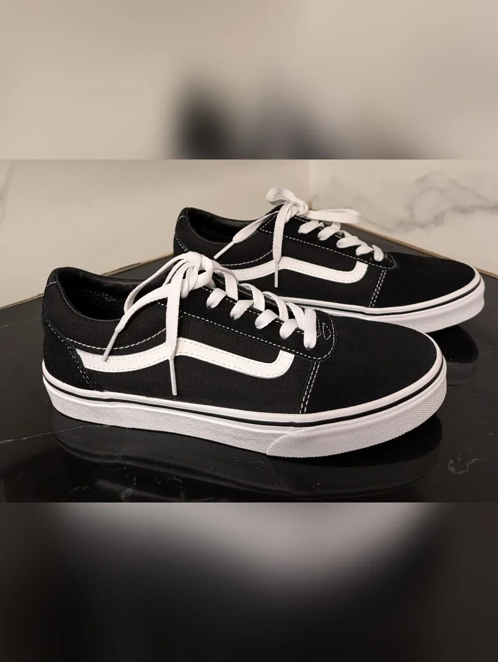 Vans Old Skool Low-Top Black Canvas Sneakers Big Kids Size 7Y Used Exc/ Box